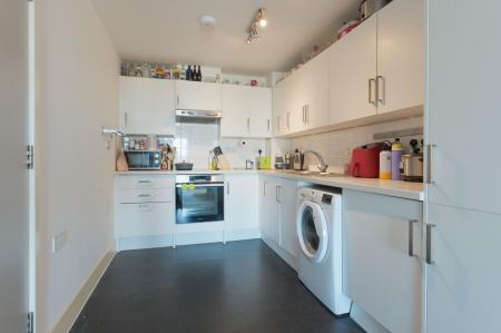 1 bedroom Flat for sale in Station Approach, Epsom, KT19