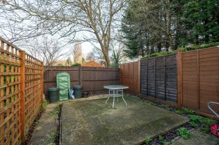 2 bedroom Ground floor maisonette for sale in Station Avenue, Ewell, Epsom, KT19