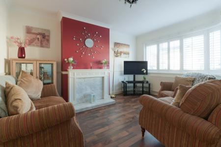 2 bedroom Ground floor maisonette for sale in Station Avenue, Ewell, Epsom, KT19