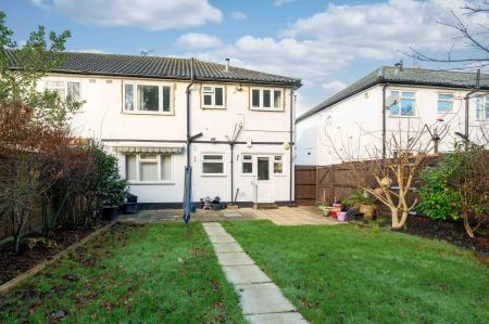 2 bedroom Ground floor maisonette for sale in Station Avenue, Ewell, Epsom, KT19