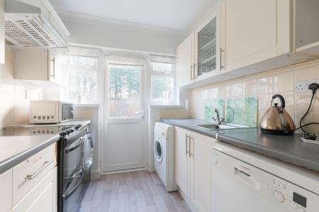 2 bedroom Ground floor maisonette for sale in Station Avenue, Ewell, Epsom, KT19