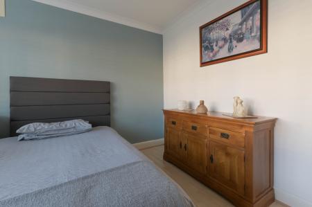 2 bedroom Ground floor maisonette for sale in Station Avenue, Ewell, Epsom, KT19