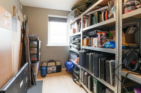 3 bedroom Terraced House for sale in Cumberland Close, Epsom, KT19