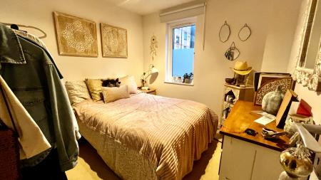 1 bedroom Maisonette to let in Marlins Close, off Turnpike Lane, Sutton, SM1