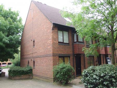 1 bedroom Maisonette to let in Marlins Close, off Turnpike Lane, Sutton, SM1