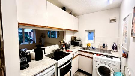 1 bedroom Maisonette to let in Marlins Close, off Turnpike Lane, Sutton, SM1