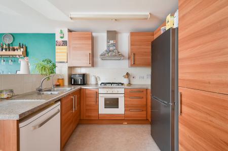 2 bedroom Flat for sale in Pelman Way, Epsom, KT19