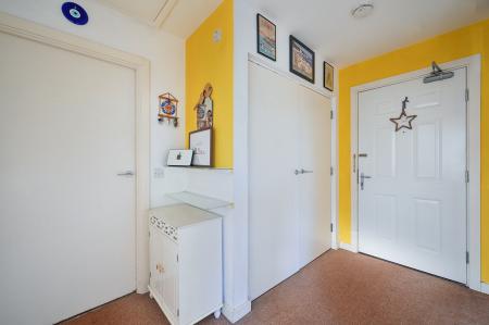 2 bedroom Flat for sale in Pelman Way, Epsom, KT19