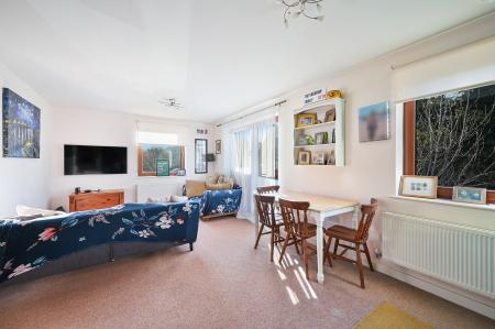 2 bedroom Flat for sale in Pelman Way, Epsom, KT19