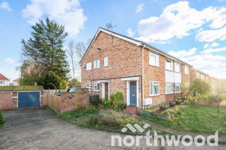 2 bedroom Maisonette for sale in Larkspur Way, Ewell, Epsom, KT19