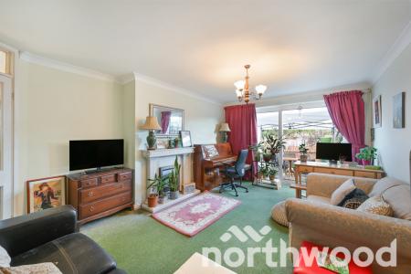 2 bedroom Maisonette for sale in Larkspur Way, Ewell, Epsom, KT19