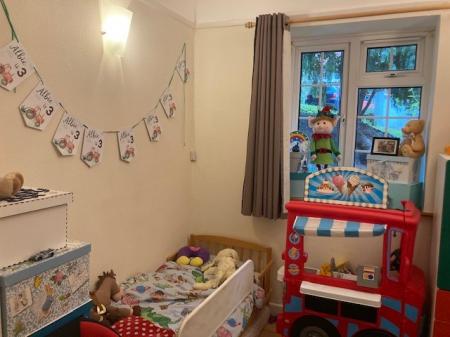 2 bedroom Flat to let in Christ Church Mount, Epsom, KT19