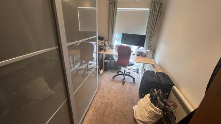 2 bedroom Flat to let in Station Approach, Epsom, KT19