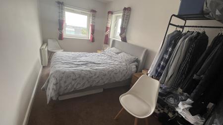 2 bedroom Flat to let in Station Approach, Epsom, KT19