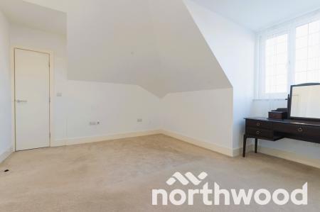 2 bedroom Flat for sale in Ruxley Lane, West Ewell, Epsom, KT19