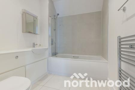 2 bedroom Flat for sale in Ruxley Lane, West Ewell, Epsom, KT19