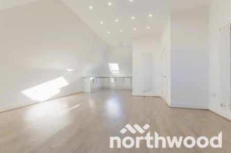 2 bedroom Flat for sale in Ruxley Lane, West Ewell, Epsom, KT19
