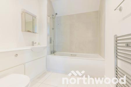 2 bedroom Flat for sale in Ruxley Lane, West Ewell, Epsom, KT19