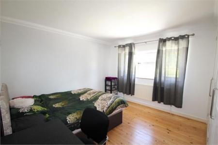 3 bedroom Semi-detached house to let in Dunmore, Guildford, GU2