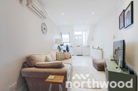 1 bedroom Flat for sale in Chessington Road, West Ewell, Epsom, KT19