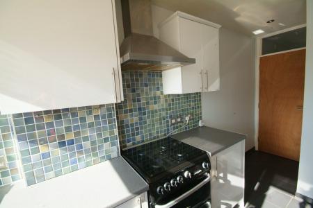 3 bedroom Flat to let in Sutherland Grove, Teddington, London, TW11