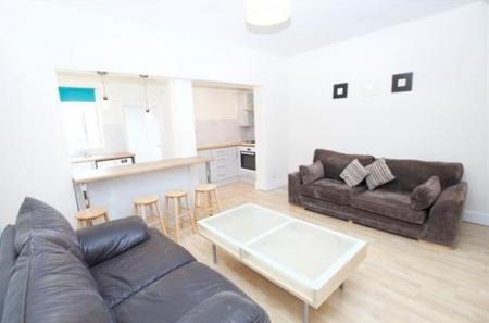 4 bedroom Terraced House to let in Kingston Road, New Malden, KT3