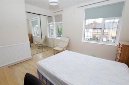 4 bedroom Terraced House to let in Kingston Road, New Malden, KT3