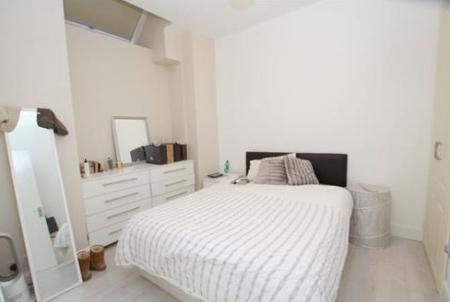 4 bedroom Terraced House to let in Kingston Road, New Malden, London, KT3