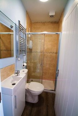 4 bedroom Terraced House to let in Kingston Road, New Malden, London, KT3