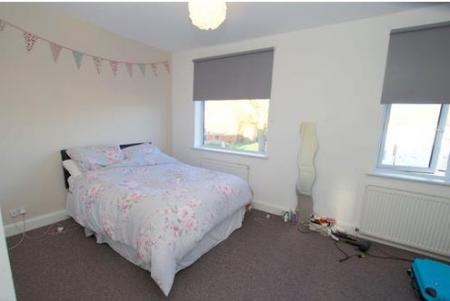 4 bedroom Terraced House to let in Kingston Road, New Malden, London, KT3