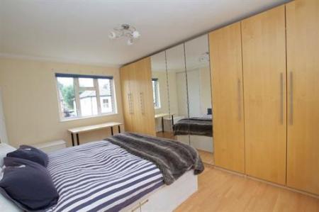 5 bedroom Semi-detached house to let in Myrtle Road, Teddington, London, TW12