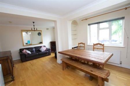 5 bedroom Semi-detached house to let in Myrtle Road, Teddington, London, TW12