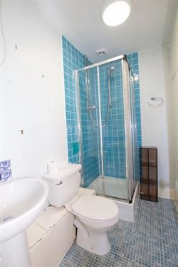 5 bedroom Semi-detached house to let in Myrtle Road, Teddington, London, TW12