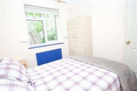 5 bedroom Semi-detached house to let in Myrtle Road, Teddington, London, TW12