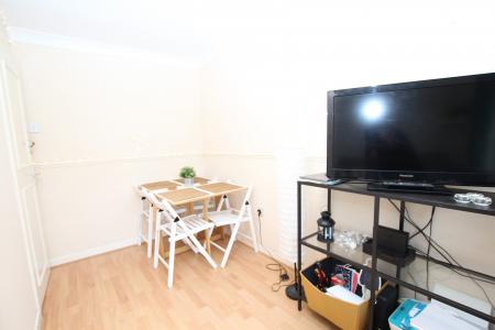 4 bedroom Semi-detached house to let in Smith Street, Surbiton, London, KT5