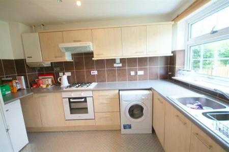 4 bedroom Semi-detached house to let in Smith Street, Surbiton, London, KT5