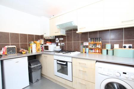 4 bedroom Semi-detached house to let in Smith Street, Surbiton, London, KT5