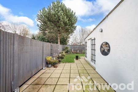 3 bedroom End of terrace house for sale in Danetree Road, Ewell, Epsom, KT19