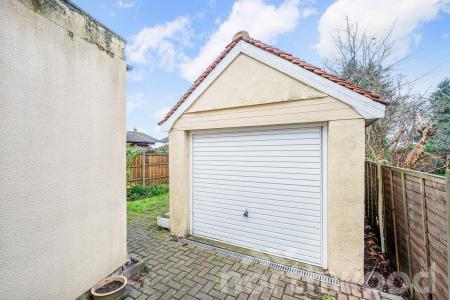 3 bedroom Detached house for sale in Chesterfield Road, Ewell, Epsom, KT19