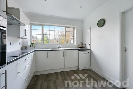 3 bedroom Detached house for sale in Chesterfield Road, Ewell, Epsom, KT19