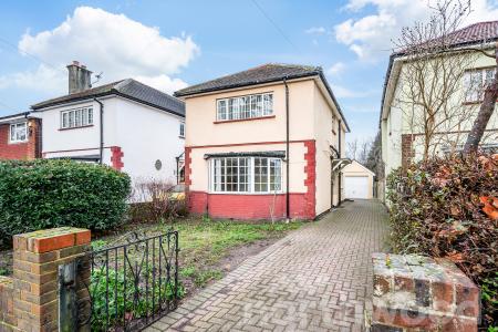 3 bedroom Detached house for sale in Chesterfield Road, Ewell, Epsom, KT19