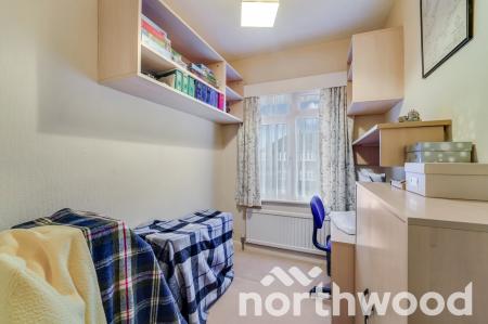 3 bedroom Terraced House for sale in Chessington Hill Park, Chessington, KT9