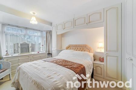 3 bedroom Terraced House for sale in Chessington Hill Park, Chessington, KT9