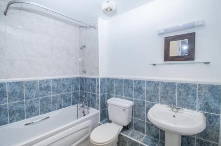 2 bedroom Flat to let in Chaucer Way, Wimbledon, SW19