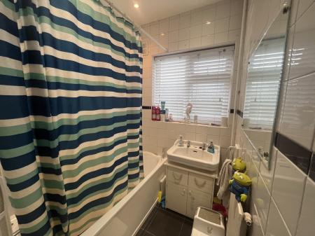 2 bedroom Maisonette to let in Grove Avenue, Sutton, SM1