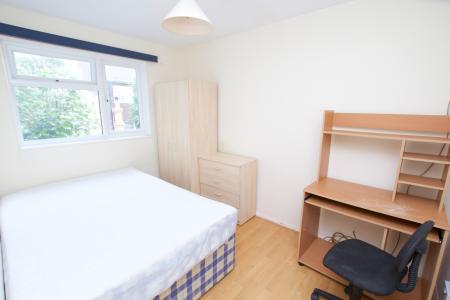 4 bedroom End of terrace house to let in Willingham Way, Kingston upon Thames, KT1