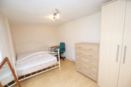 4 bedroom End of terrace house to let in Willingham Way, Kingston upon Thames, KT1