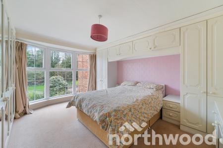 4 bedroom Terraced House for sale in Highridge Close, Epsom, KT18