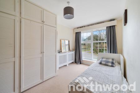 4 bedroom Terraced House for sale in Highridge Close, Epsom, KT18