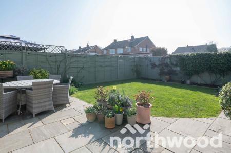 2 bedroom Maisonette for sale in Nightingale Drive, West Ewell, Epsom, KT19